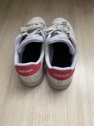 38,5 Beden beyaz Renk Adidas spor ayakkabı orjinal