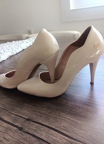 38 Beden Bej rengi rugan stiletto