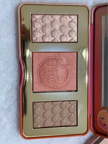 Beden Too faced sweet peach göz ve yüz palet seti
