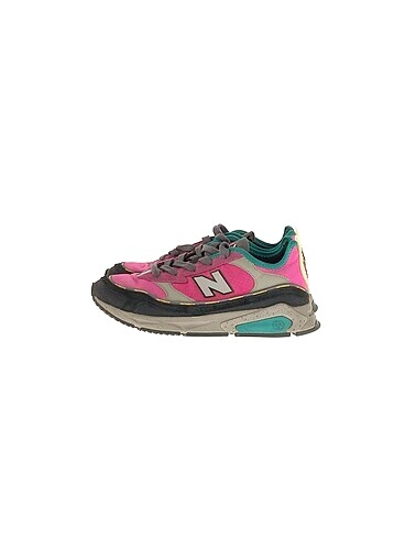 New Balance Spor Ayakkabı %70 İndirimli.
