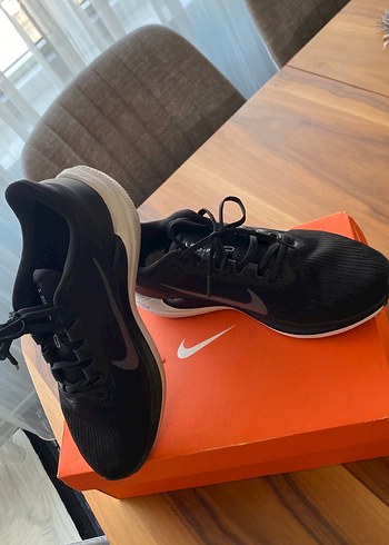 Nike Air Winflo 9  Siyah Bağcıklı Erkek Spor Ayakkabı - Görsel 4