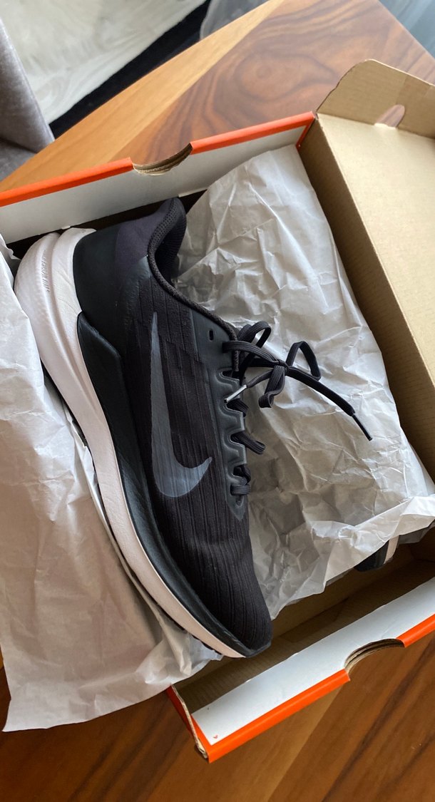 Nike Air Winflo 9  Siyah Bağcıklı Erkek Spor Ayakkabı - Görsel 3