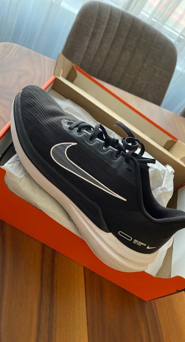 Nike Air Winflo 9  Siyah Bağcıklı Erkek Spor Ayakkabı - Görsel 2