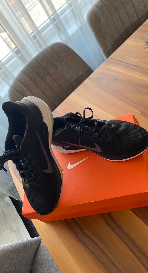 Nike Air Winflo 9  Siyah Bağcıklı Erkek Spor Ayakkabı - Görsel 4