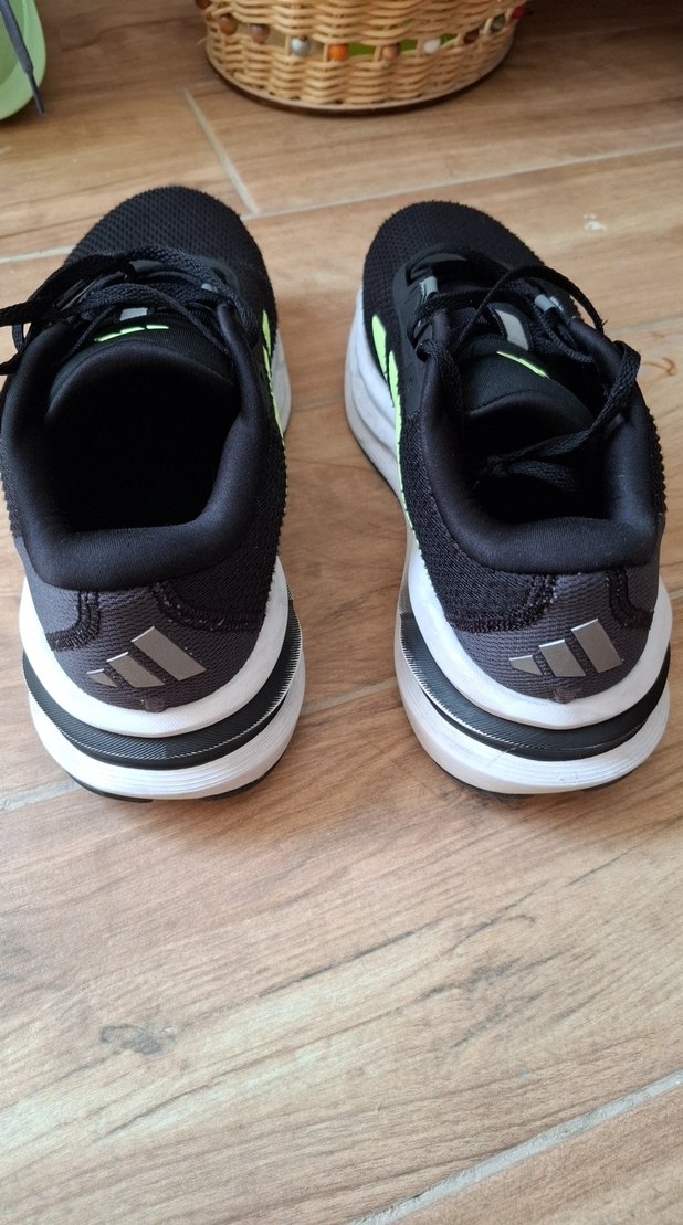 Az kullanılmış orijinal Adidas koşu ayakkabısı - Görsel 3