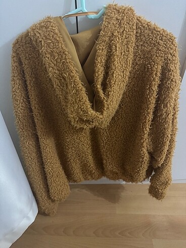 m Beden Pull and bear peluş ceket