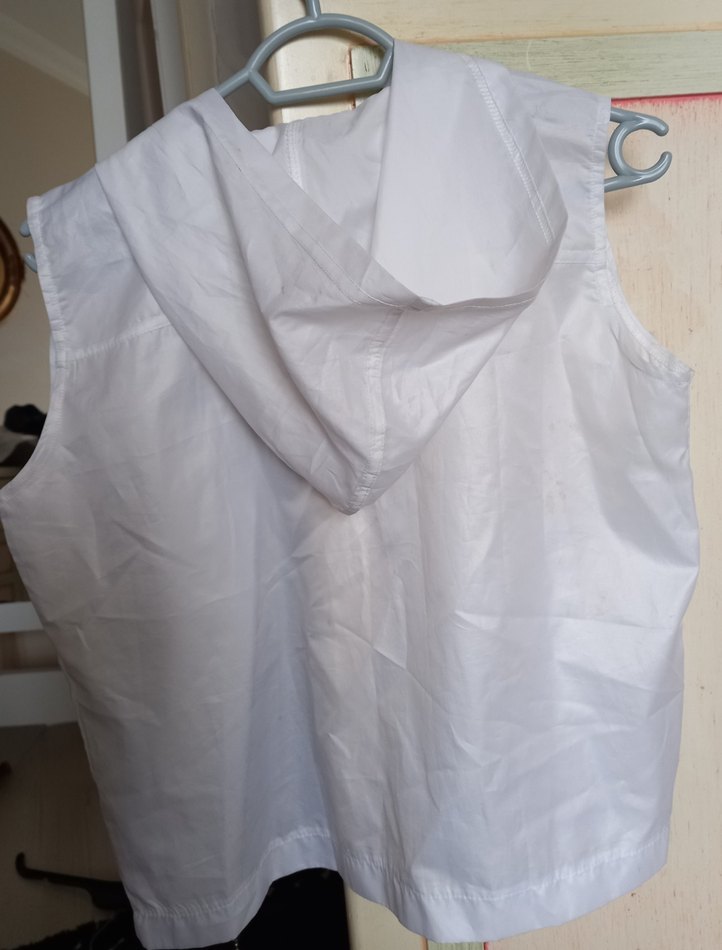 Beyaz Kapüşonlu Fermuarlı Yelek - Görsel 2