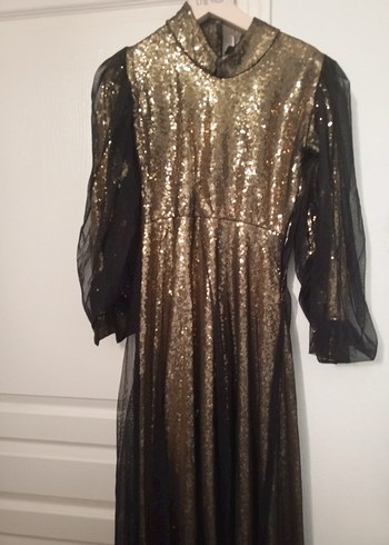 Siyah Tül Kollu Altın Renk Uzun Abiye Elbise - Görsel 2