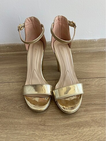 Gold platform ayakkabı