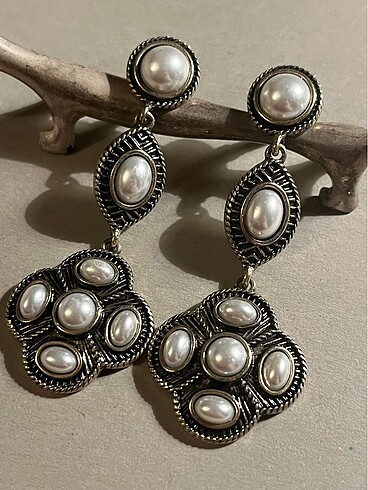 Koton Koton x Melis Ağazat Vintage Chanel tarzı incili küpeler