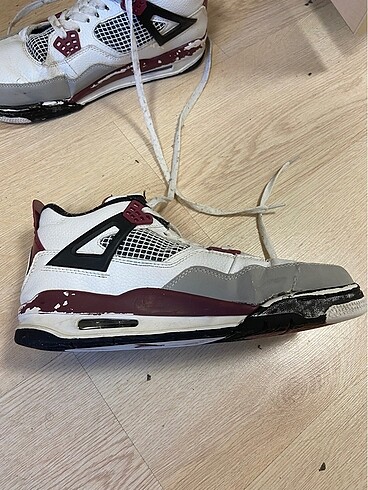 44 Beden beyaz Renk Hasarlı Nike AirJordan Retro 4