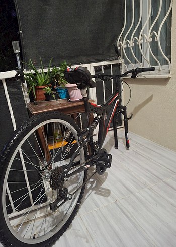 Siyah Dağ Bisikleti