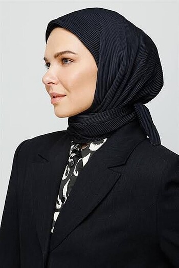 Piliseli eşarp
