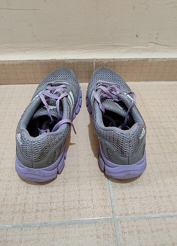 37 Beden Adidas bayan Spor ayakkabı