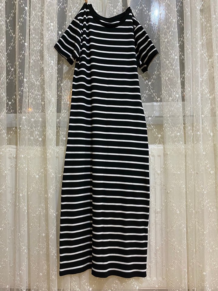 Siyah Beyaz Çizgili Uzun Kadın Elbise - Görsel 2