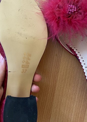 Pembe Tüylü Yüksek Topuklu Nakışlı Kadın Terlik - Görsel 3