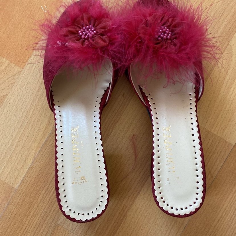 Pembe Tüylü Yüksek Topuklu Nakışlı Kadın Terlik - Görsel 2