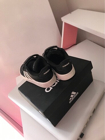 25 Beden siyah Renk Adidas spor ayakkabı