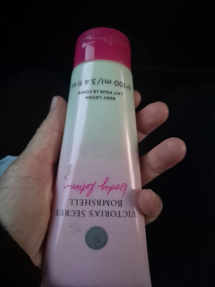 Victoria's Secret Bombshell Vücut Losyonu 100 ml - Görsel 2