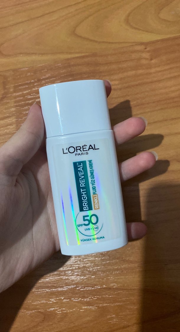 L'Oréal Bright Reveal SPF 50 Renkli Güneş Kremi - Görsel 3