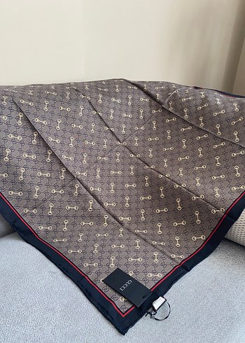Gucci eşarp