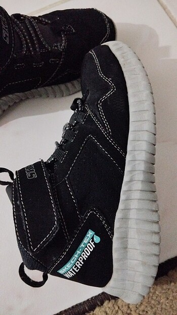 32 Beden siyah Renk Skechers çocuk bot