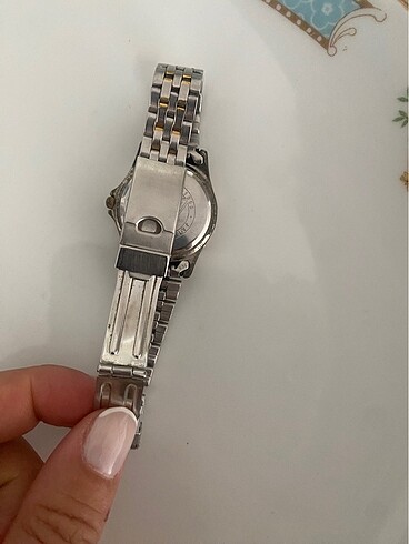  Beden çeşitli Renk Guess Unisex Saat