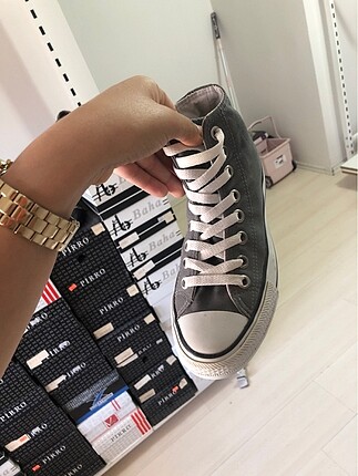 Gri converse