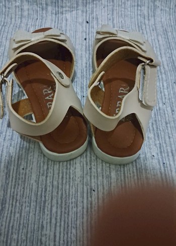 Bej Kız Çocuk Tokalı Sandalet - Görsel 3