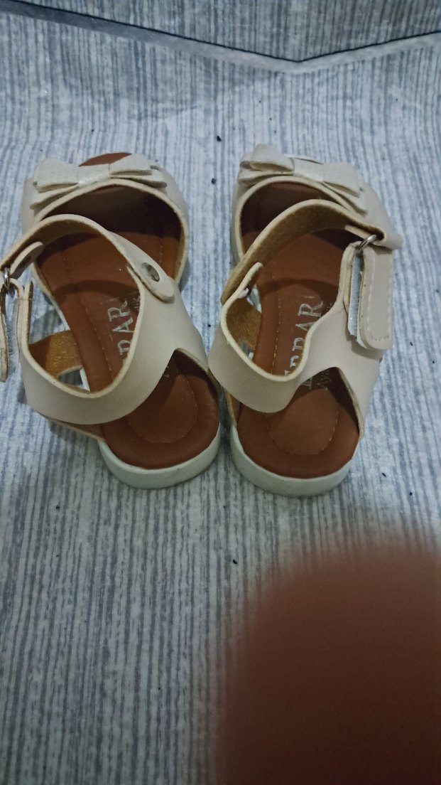 Bej Kız Çocuk Tokalı Sandalet - Görsel 3