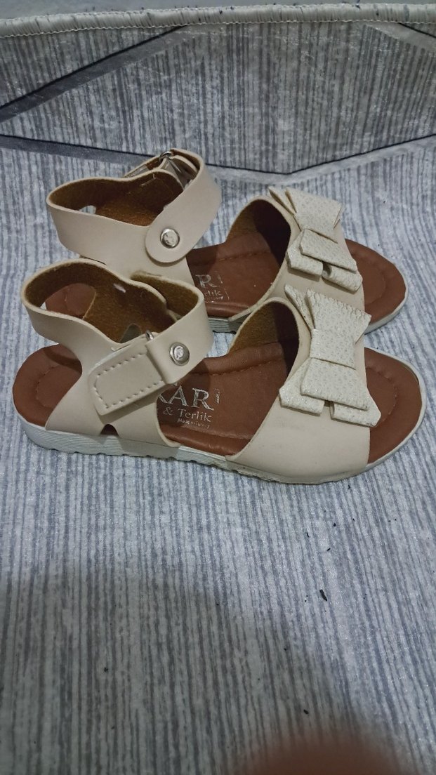 Bej Kız Çocuk Tokalı Sandalet - Görsel 2