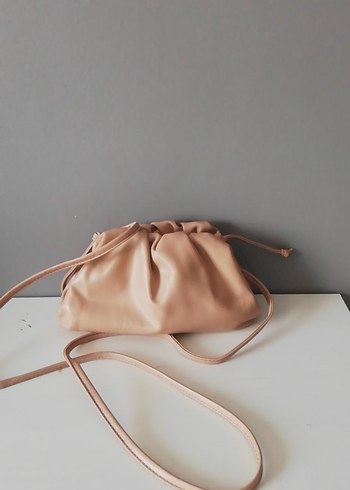 Bottega Veneta Bej Pileli Kadın Günlük Çanta