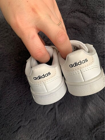 19 Beden beyaz Renk Adidas unisex bebek ayakkabı
