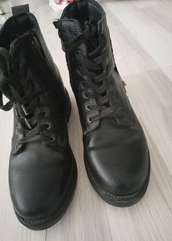 Siyah Deri Bağcıklı Stiletto Topuklu Bot