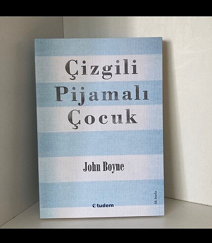 Çizgili Pijamalı Çocuk Kitap