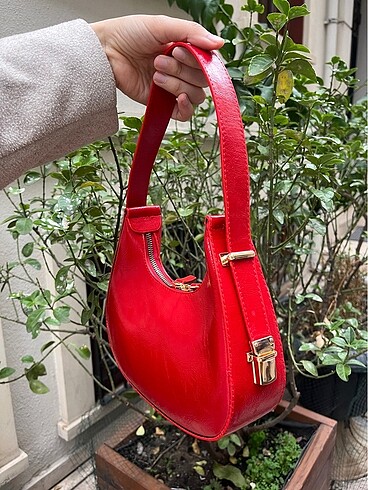 CHERRY RED RUGAN KADEMELİ KADIN BAGET ÇANTA