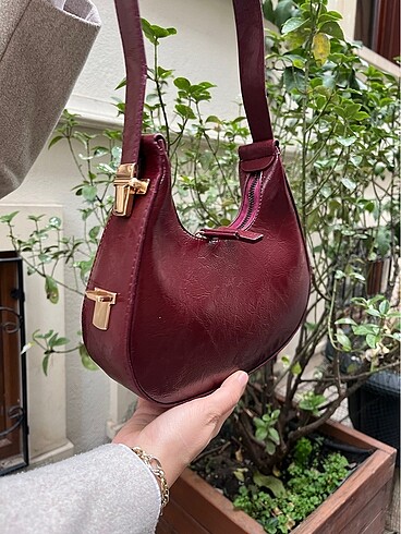 Diğer CHERRY RED RUGAN KADEMELİ KADIN BAGET ÇANTA