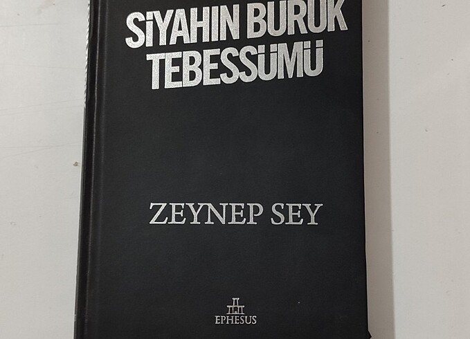 Siyahın Buruk Tebessümü Ciltli