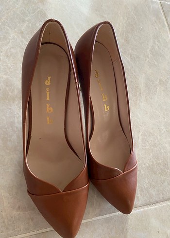 Klasik Bej Deri Stiletto Kadın Ayakkabı