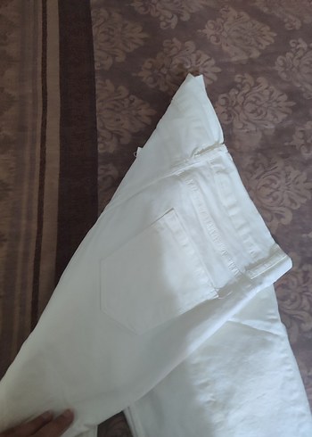 İspanyol paça beyaz yırtmaç detaylı pantolon - Görsel 3