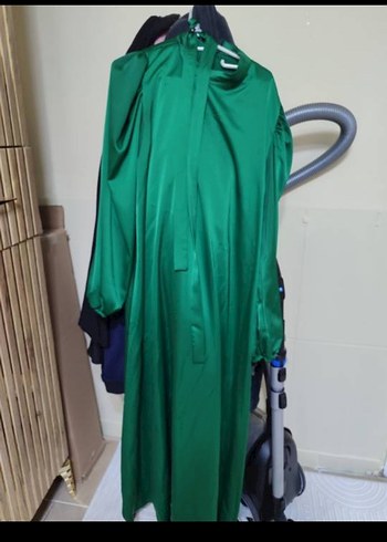 Yeşil saten balon kol abiye - Görsel 4