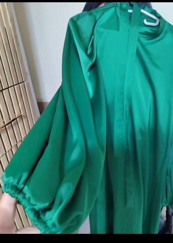 Yeşil saten balon kol abiye - Görsel 3