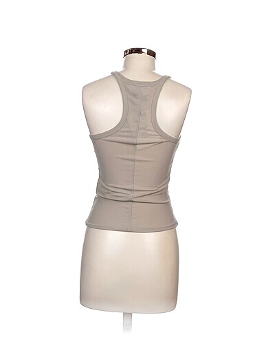 m Beden Pull and Bear T-shirt %70 İndirimli.