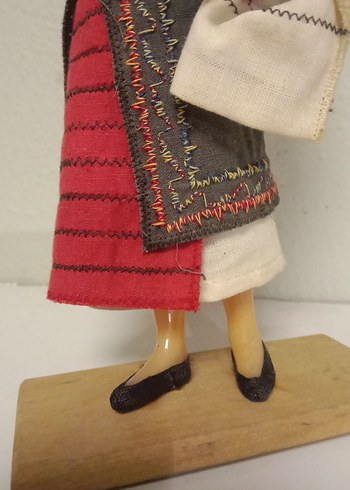 ROMANYA KIZI
 Geleneksel Kıyafetli Bebek - Görsel 7