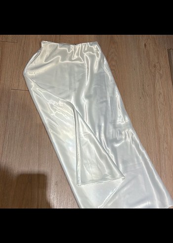 Drapeli Beyaz Parlak Uzun Kadın Etek - Görsel 3