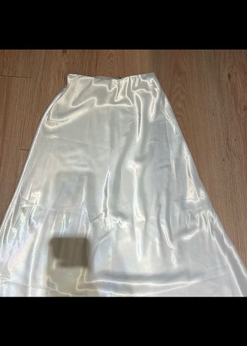 Drapeli Beyaz Parlak Uzun Kadın Etek - Görsel 2