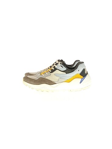 Fila Spor Ayakkabı %70 İndirimli.