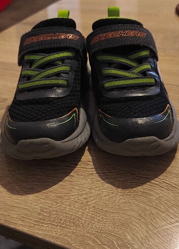 26 Beden Skechers çocuk spor ayakkabı