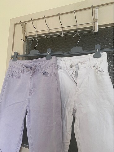 Beyaz ve lila mom jeans