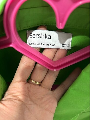 xl Beden Bershka gömlek